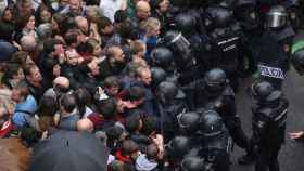 Una de las imágenes de cargas policiales aparecidas en la prensa europea
