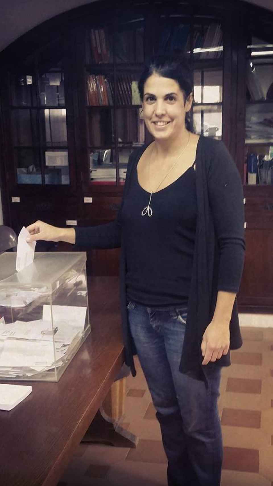 Marta participando en las elecciones catalanas de 2015.