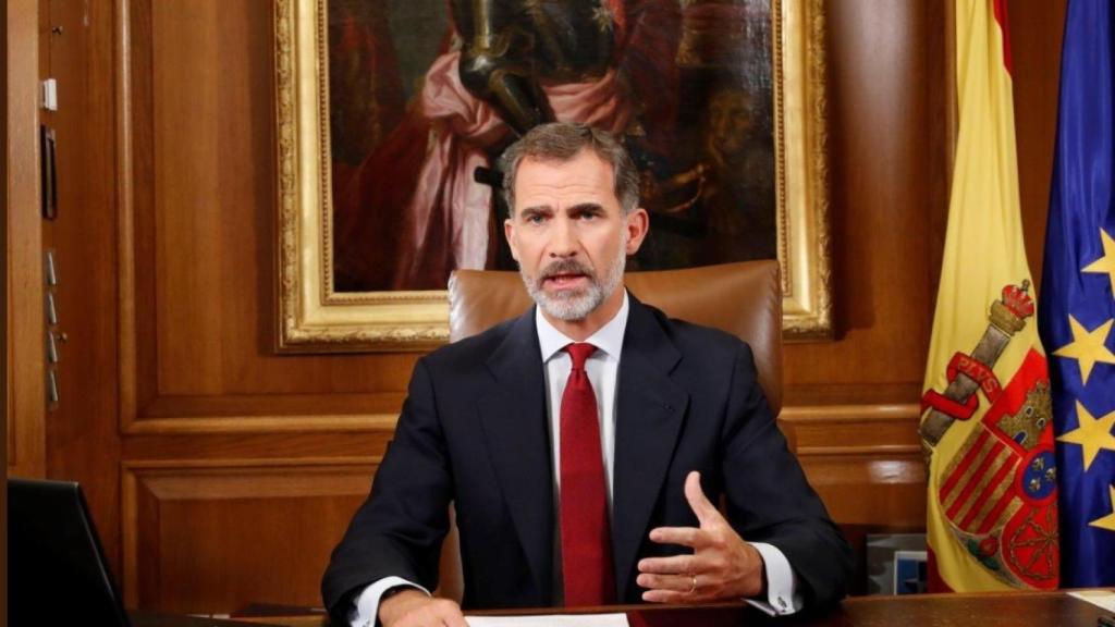 El rey Felipe VI durante su histórico mensaje sobre la situación catalana.