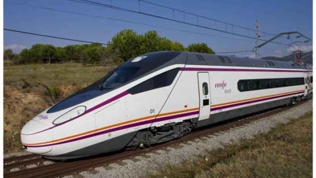 Serie S114 de Avant. Cubre actualmente la ruta entre Madrid, Segovia y Valladolid
