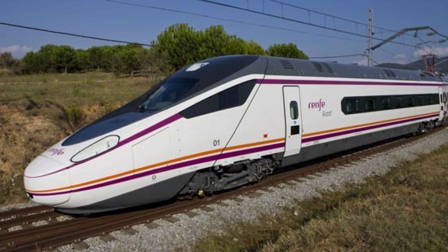 Serie S114 de Avant. Cubre actualmente la ruta entre Madrid, Segovia y Valladolid