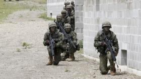 Maniobra militar en la base de Sant Climent.