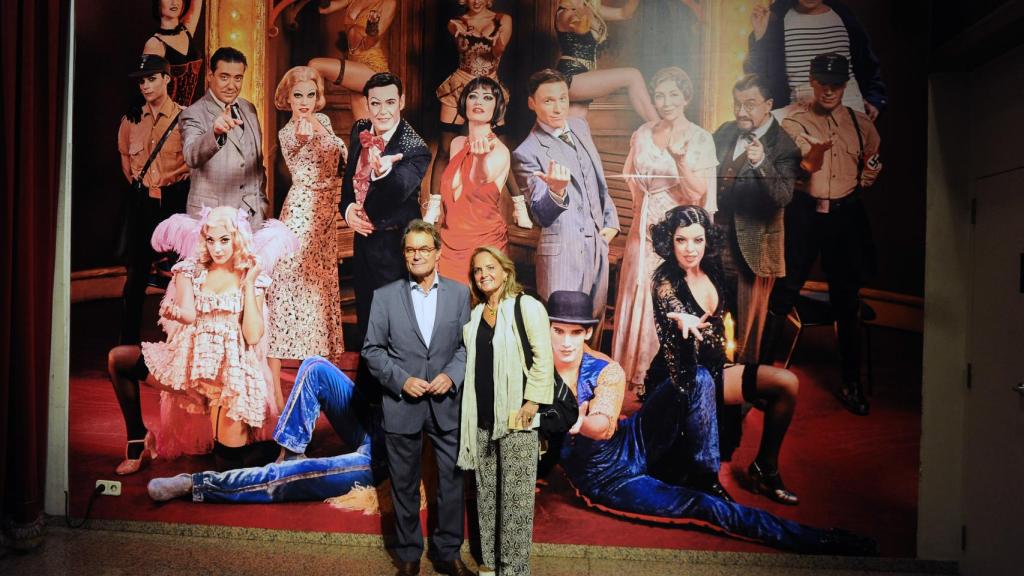 Artur Mas y Helena Rakosnik en el estreno del musical Cabaret