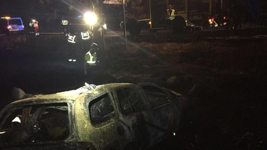 Coche siniestrado en en la M-608, en el término municipal de Guadalix.