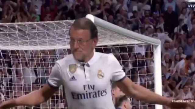 Rajoy, con la camiseta del Real Madrid, en el vídeo de Canal +.