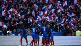 El Equipo de Francia tiene que satisfacer a los seguidores durante el partido contra Bulgaria