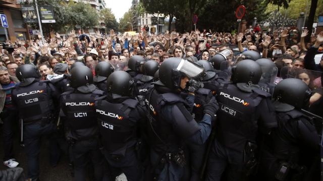 Cargas policiales el 1-O