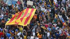 Independentistas se manifiestan en las calles de Cataluña.