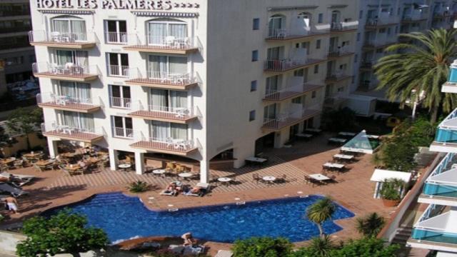 El Hotel Las Palmeras es uno de los tres hoteles de Calella que la semana pasada expulsó a 500 agentes.