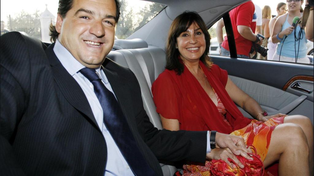 Con su tercer marido José Campos.