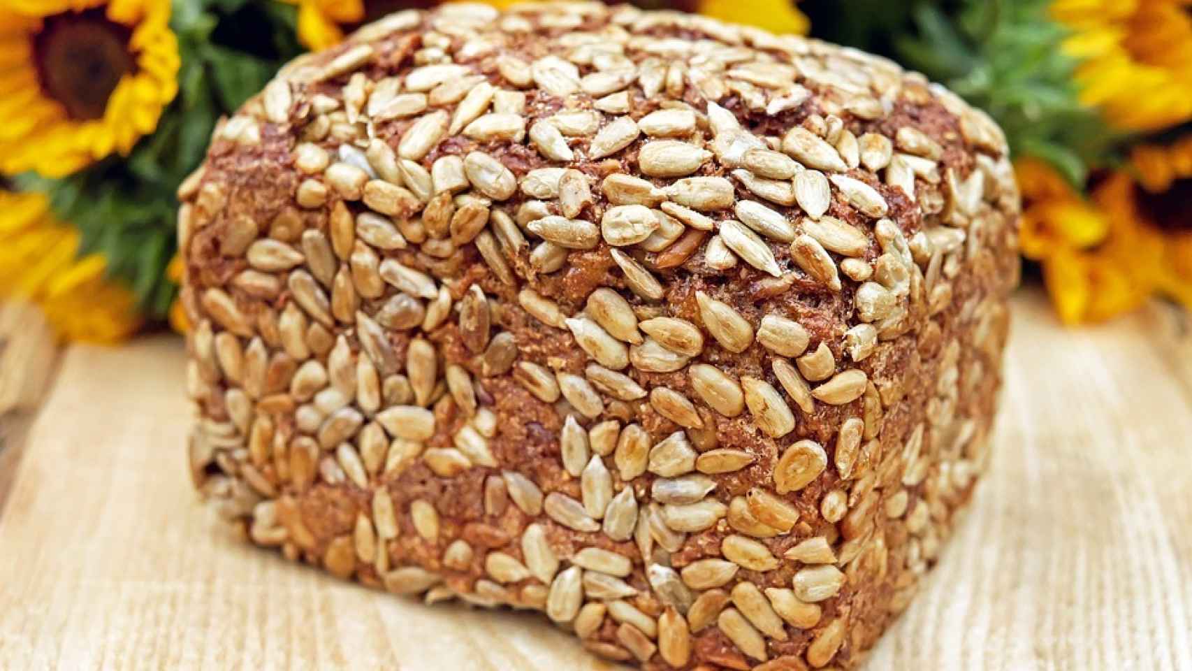 Un gran trozo de pan de trigo.
