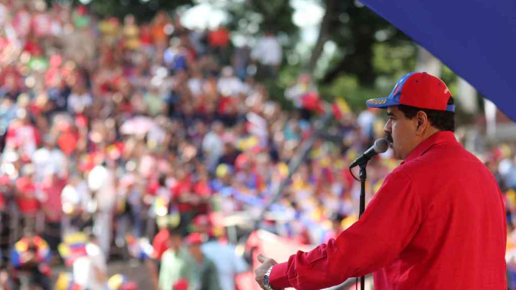 Maduro en un mitin durante la campaña electoral de las regionales.