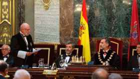 El fiscal general lee su discurso en la ceremonia de apertura del año judicial