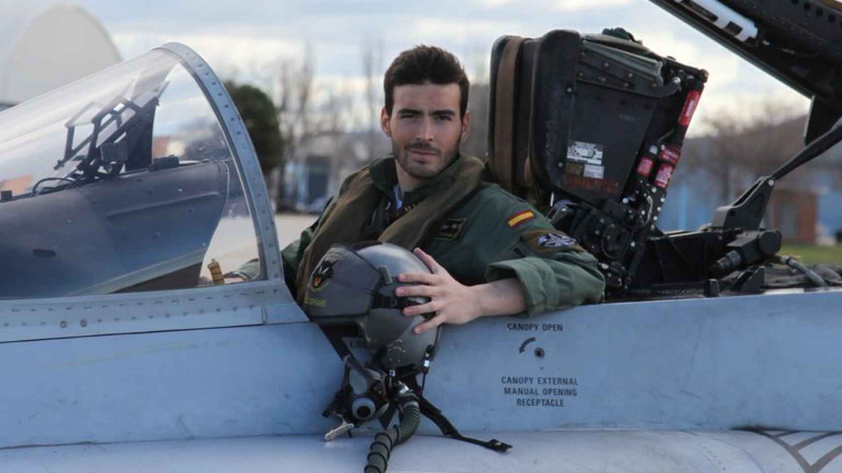 Fernando Pérez, a bordo de uno de los aviones del Ala 12 del Ejército del Aire.