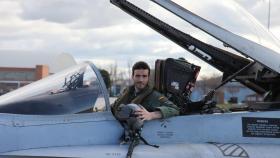 Fernando Pérez, a bordo de uno de los aviones del Ala 12 del Ejército del Aire.