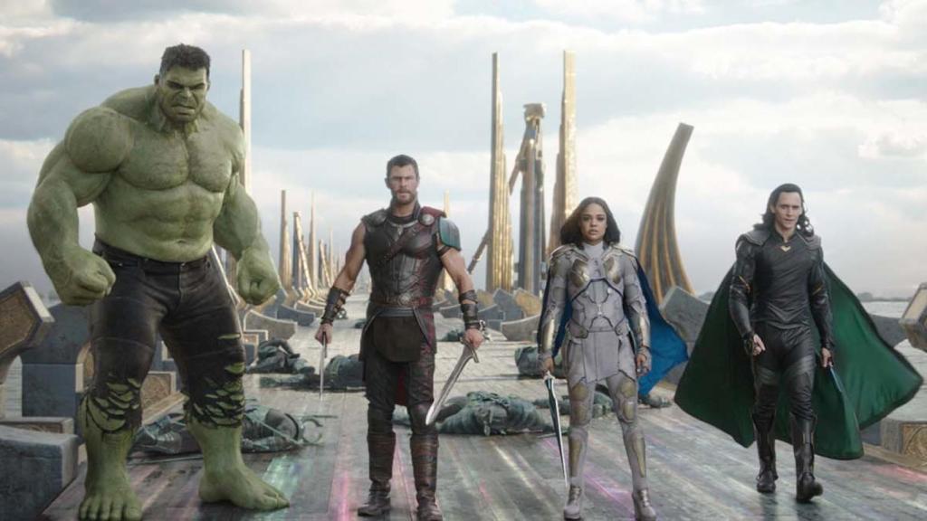 Todos los superhéroes juntos contra Hela.