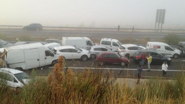 Colisión de 45 vehículos en una autovía de Cáceres.