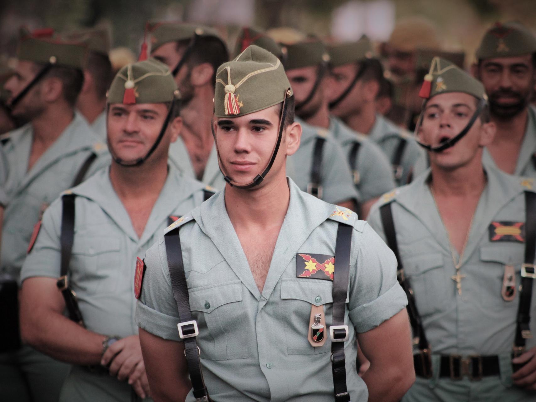 Adolescencia pronóstico Tacto Legionarios durante el desfile del 12 de octubre de Madrid