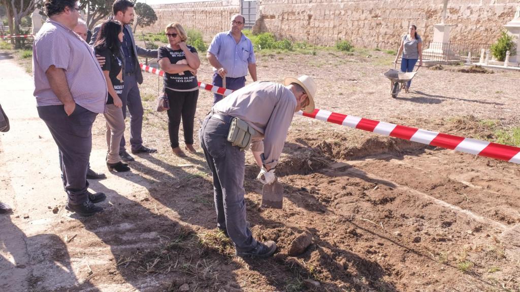 Los topógrafos han señalado el lugar del cementerio de Cádiz en el que se escavará
