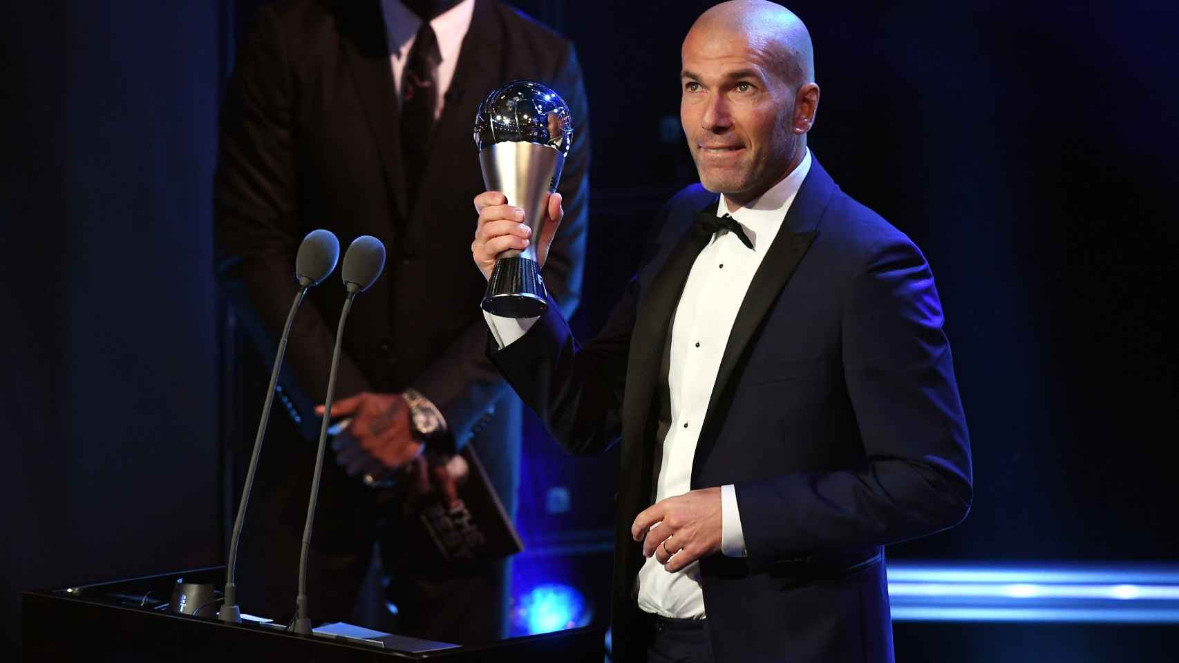 Zidane, con el premio 'The Best'.