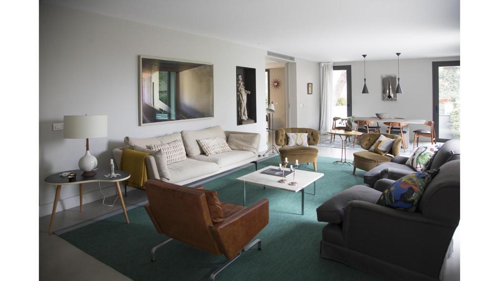 En sus proyectos de arquitectura y decoración le gusta unir piezas antiguas y modernas.