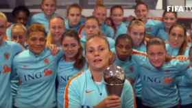 Martens recibe el trofeo 'The Best' a mejor jugadora del mundo