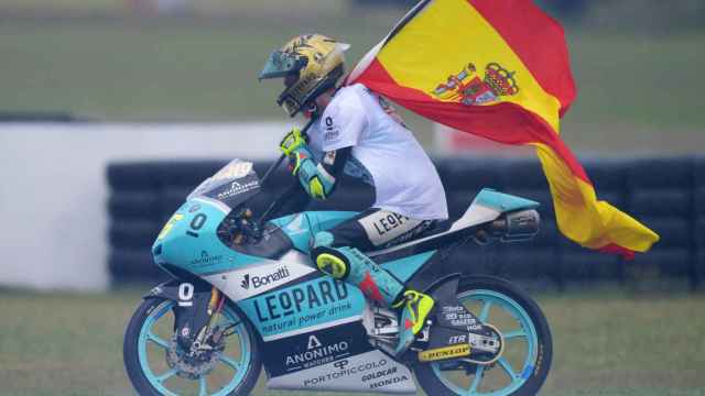 Joan Mir celebra su campeonato en Moto3.