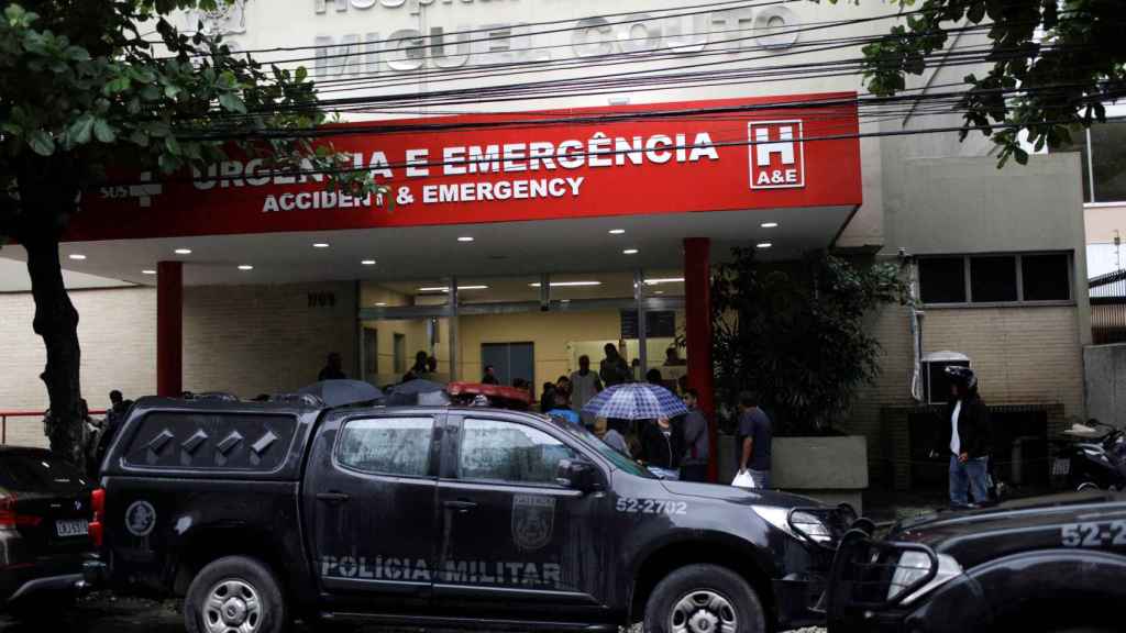 La Policía custodia el hospital al que fue llevada María Esperanza tras el tiroteo.