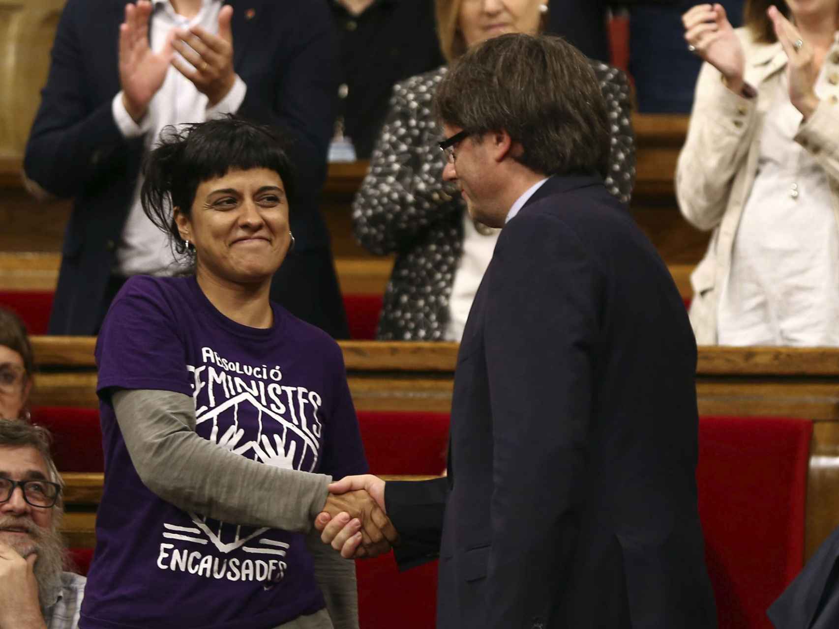 La exdiputada de la CUP Anna Gabriel y el presidente cesado de Cataluña Carles Puigdemont.