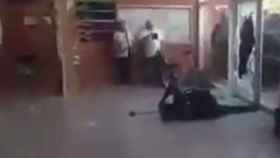 Detenido por arrojar una silla a un guardia civil en un colegio del 1-O