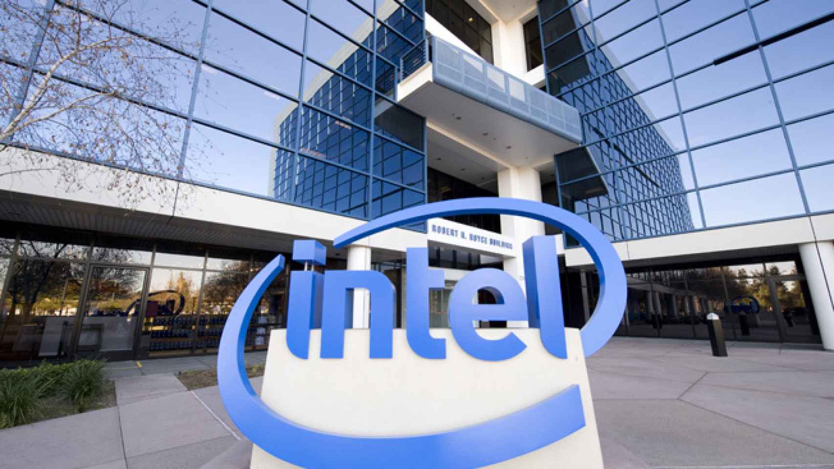 Intel ha pasado de ser el rey de los procesadores a ayudar a Google