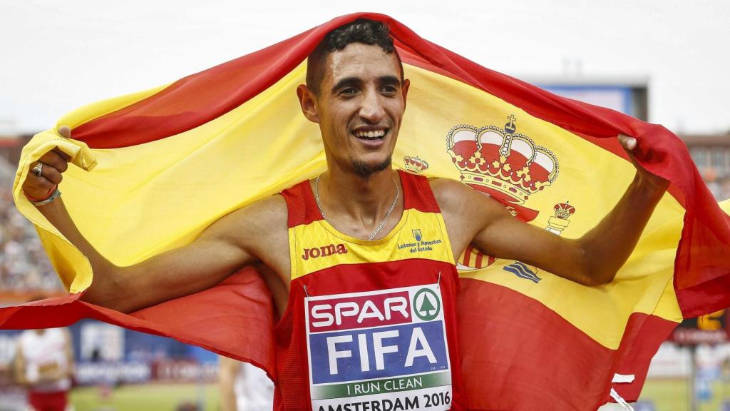 Ilias Fifa tras ganar el campeonato de Europa de 5.000 metros en 2016.