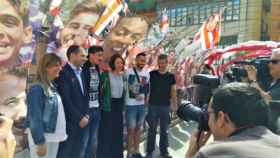 La alcaldesa junto con los jugadores del Girona. Foto:  GironaFC.cat
