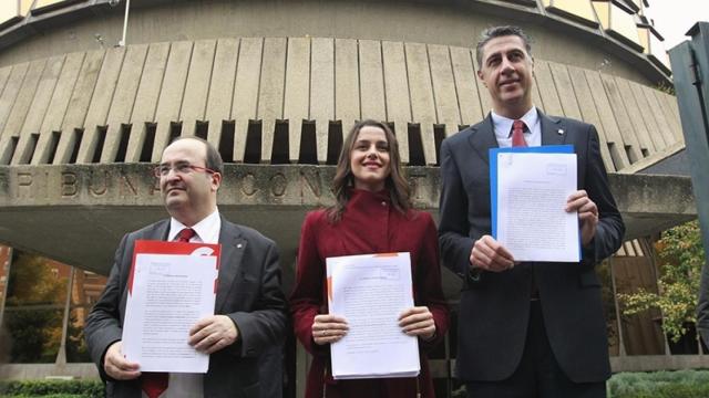 Inés Arrimadas (Cs), con Miquel Iceta (PSC) a la izda. y Xavier García Albiol (PP).