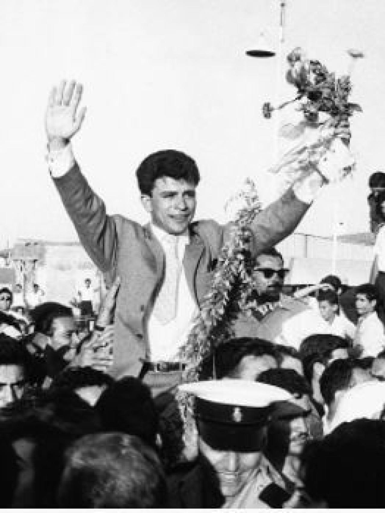 Nos vemos en las urnas, Nikos Sampson