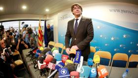 Puigdemont antes de hablar a la prensa.