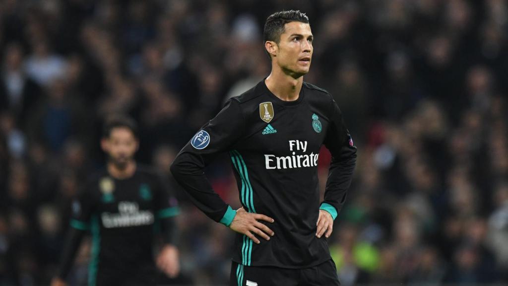Cristiano, con la mirada perdida, en el Tottenham - Real Madrid.