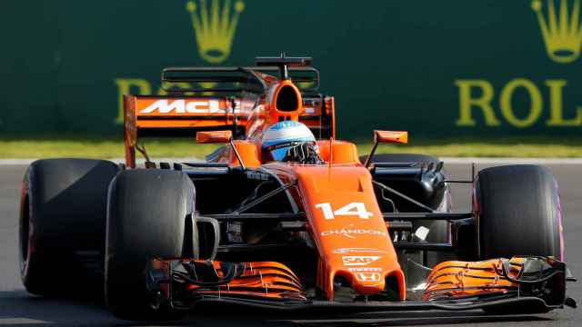 Fernando Alonso a los mandos de su monoplaza en el GP de México.