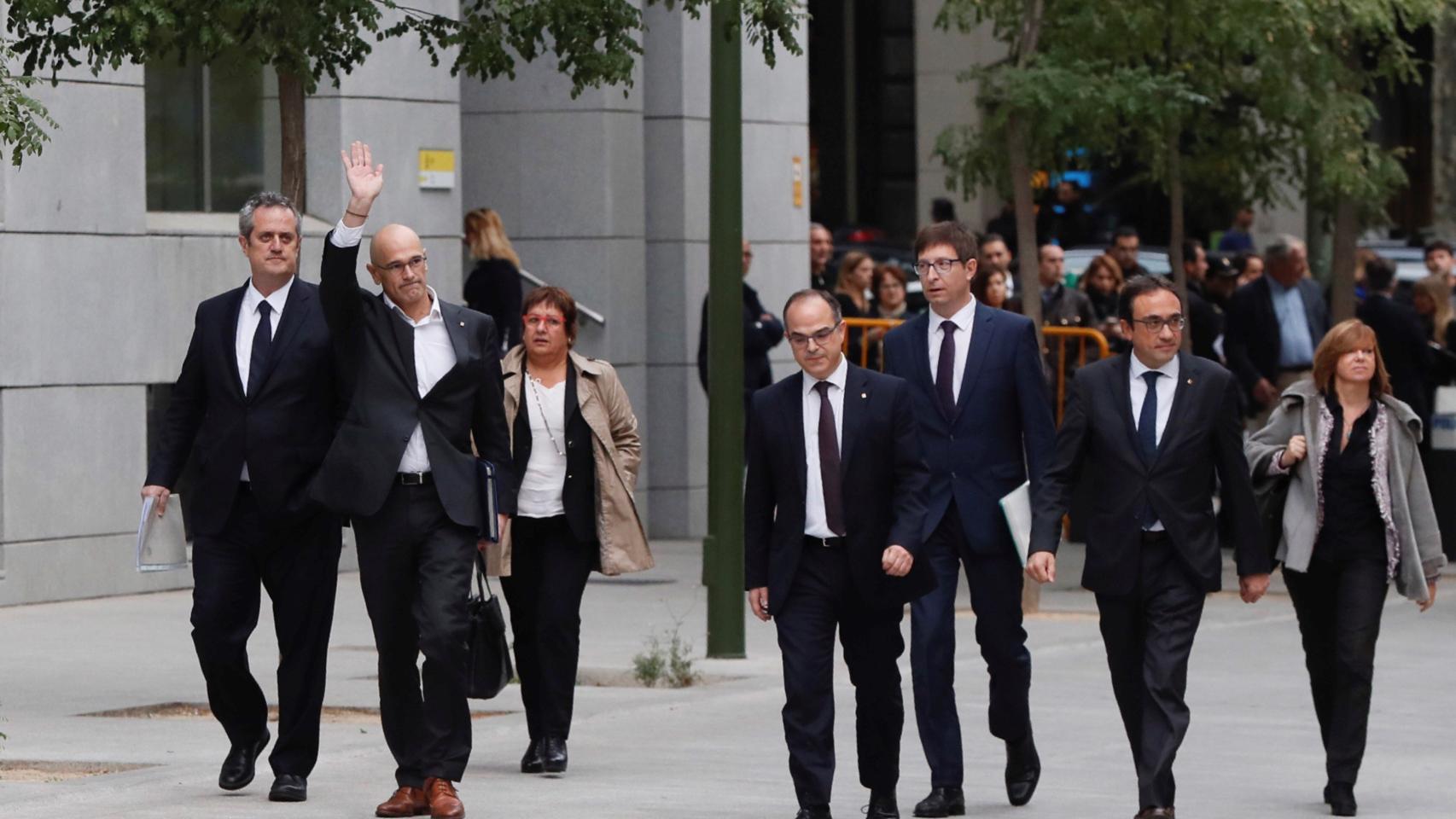 Los exconsellers Jordi Turull, Joaquim Forn, Josep Rull,  Carles Mundó y Dolors Bassa han llegado juntos a la sede de la Audiencia Nacional. También Raül Romeva.