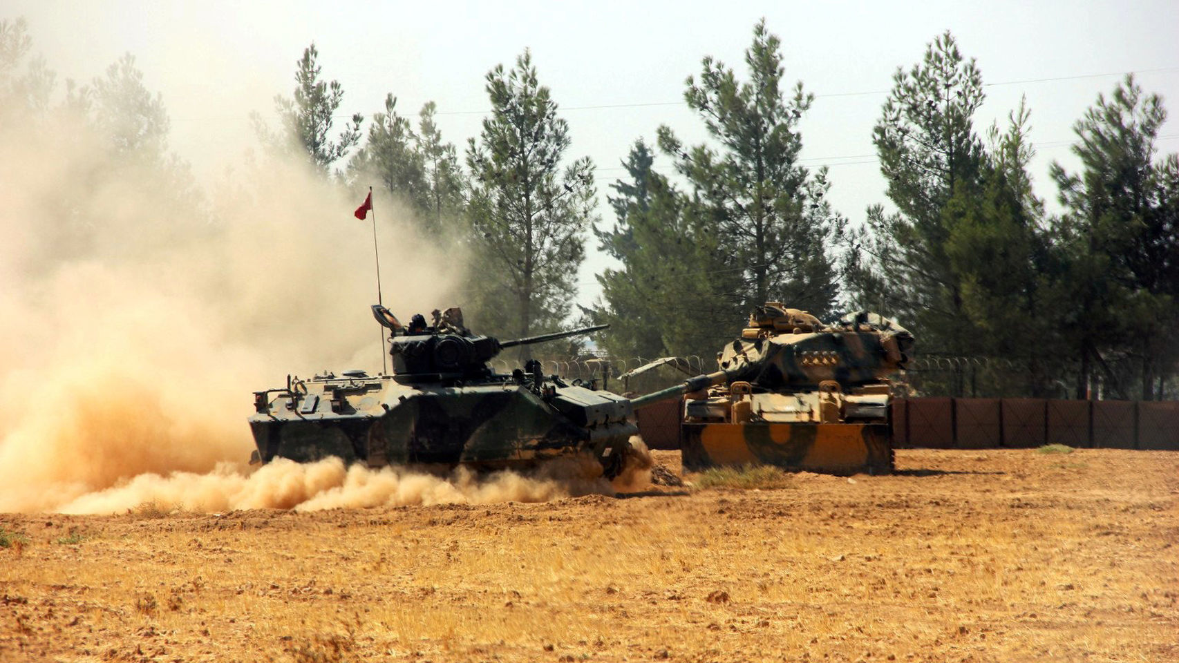 Tanque del ejército turco en la frontera con siria.
