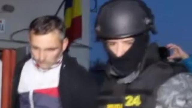 Momento de la detención del padre por la policía de Rumanía.