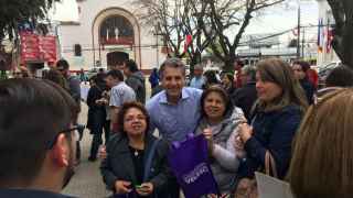 El economista Andrés Velasco haciendo campaña en Molina (40.000 habitantes), en Chile.