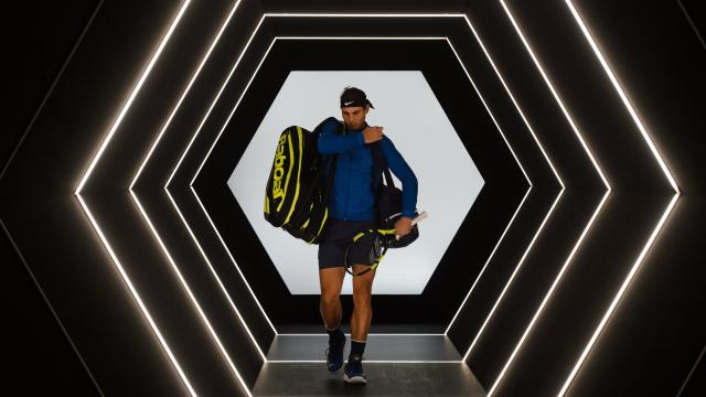 Nadal, saliendo a pista en su estreno en París-Bercy.