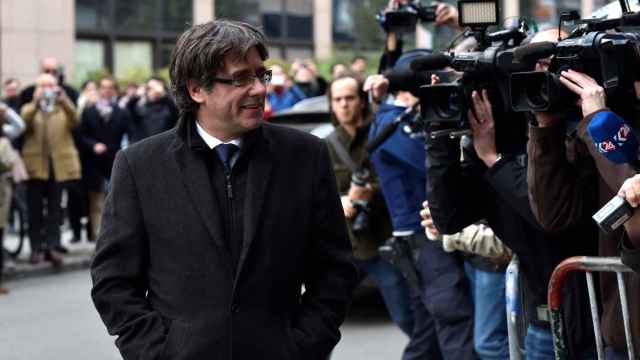 Carles Puigdemont, a su llegada al tribunal de Bruselas