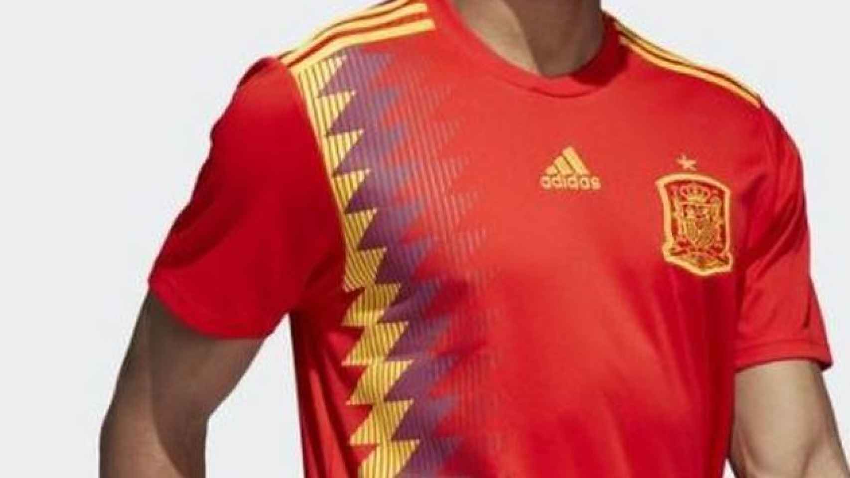 sopa pegar Resistente Suspenden la presentación de la camiseta 'republicana' de España para el  Mundial