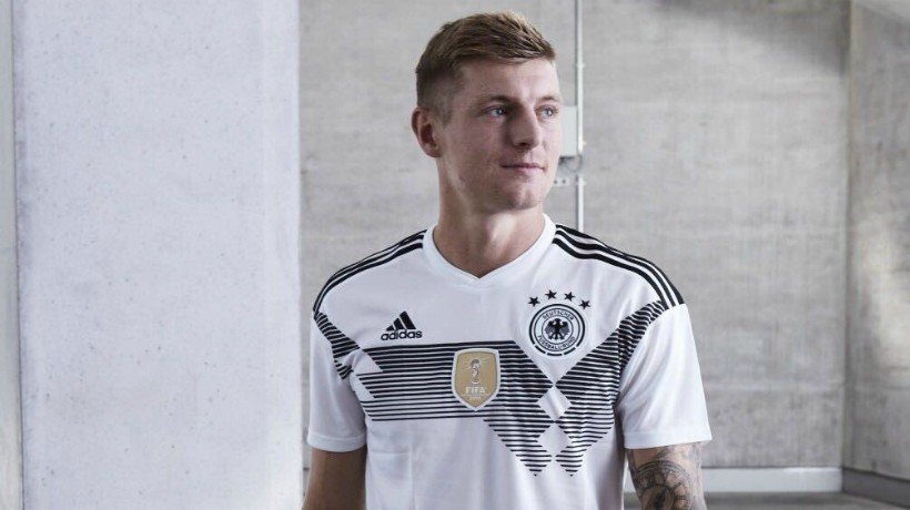 Kroos, con la nueva camiseta de Alemania. Foto Twitter (@ToniKroos)