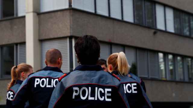 Agentes de la Policía francesa en Saint Germain