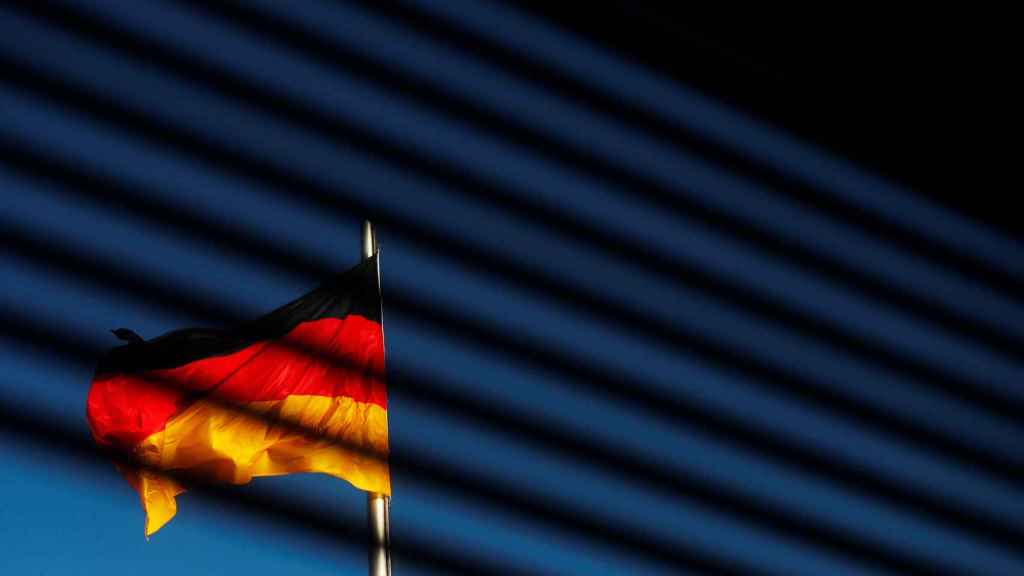 Una bandera alemana, en el Reichstag.