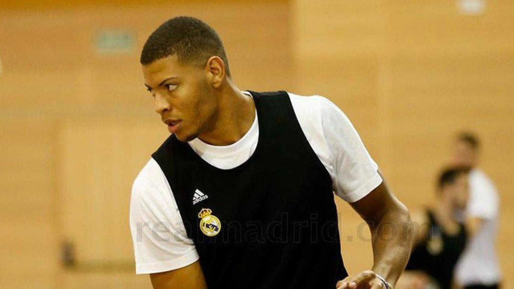 primer-entrenamiento-de-tavares-en-el-real-madrid