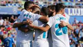 Los madridistas celebran el gol de Benzema